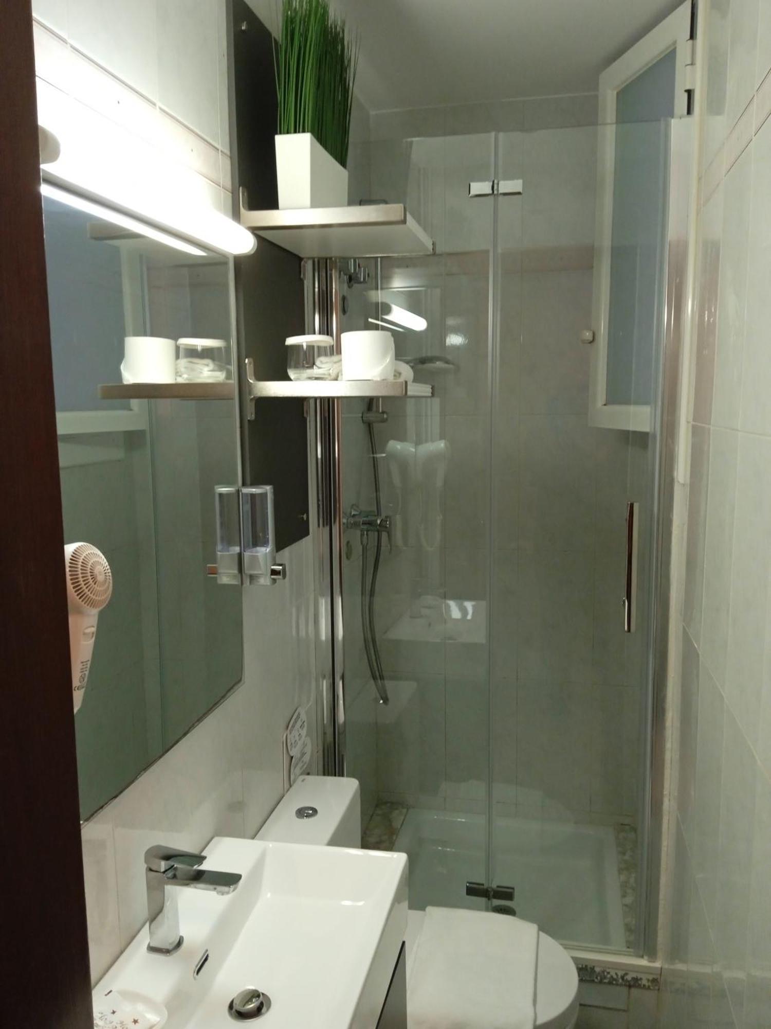 Pension Iznajar Barcelona Buitenkant foto