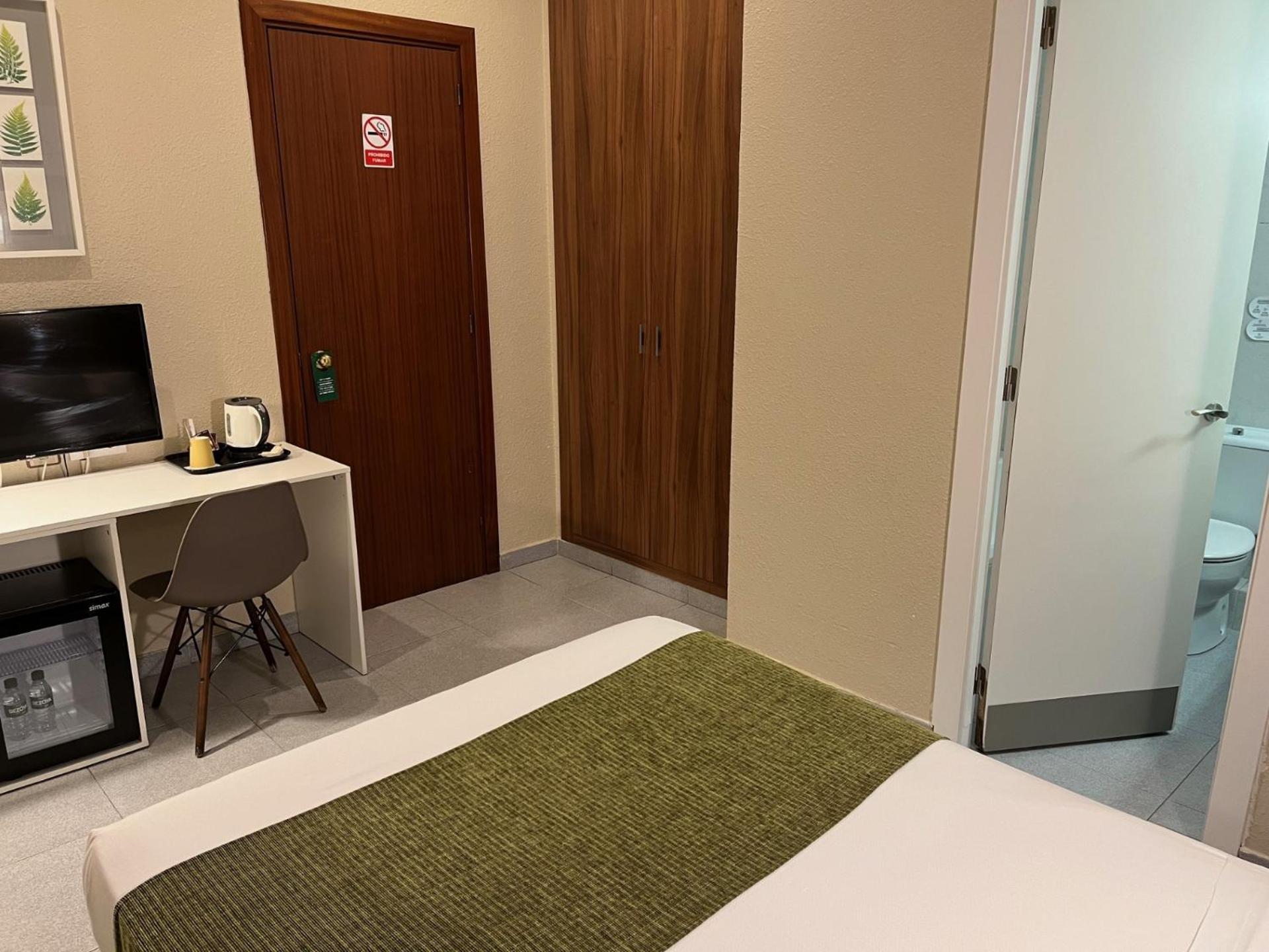 Pension Iznajar Barcelona Buitenkant foto
